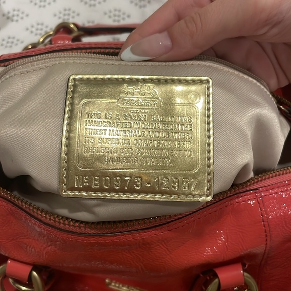 Red coach purse - Picture 6 of 9